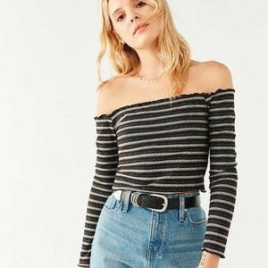 UO Off-The-Shoulder Lettuce-Edge Top